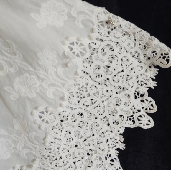Beautiful white lace blouse - Picture 4 of 15